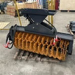 Mini skid steer miring sapu sapu